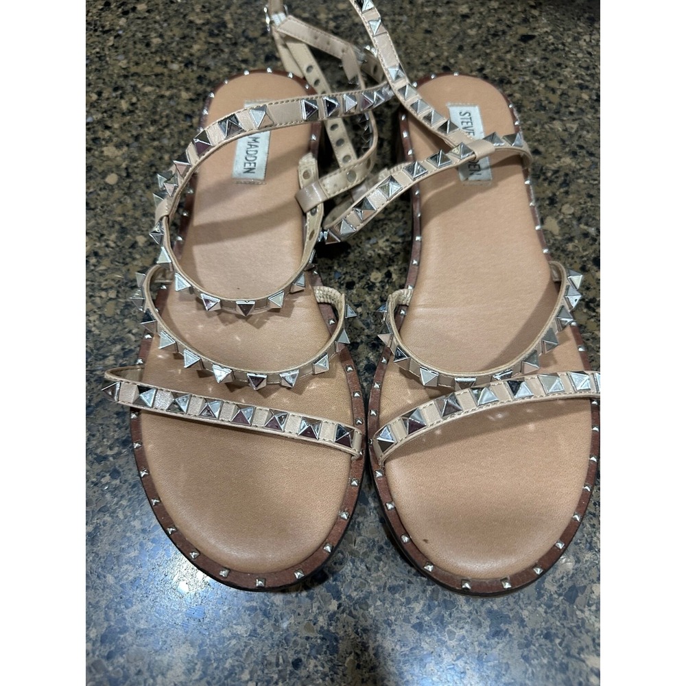 steve madden travel tan flat sandals fit like 9.5